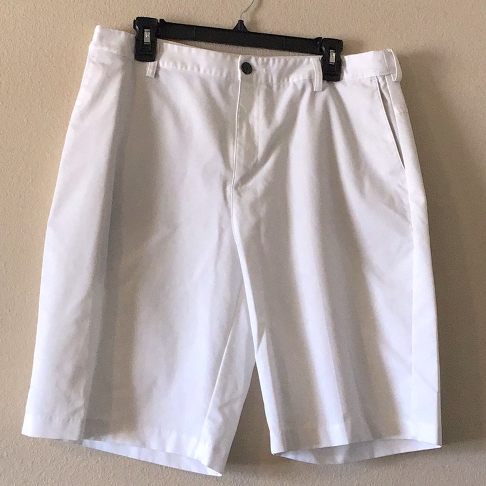 Men’s golf shorts
